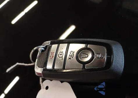 2025 Ford Mustang Mach-E Premium z USA, uszkodzony, nr VIN 3FMTK3SUXSMA28229